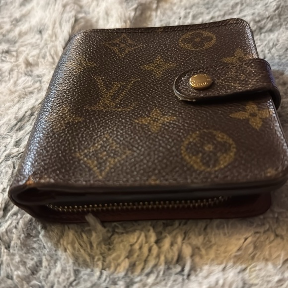 Men’s or Women’s Louis Vuitton Compact Zippe Wallet Monogram Canvas! Preloved - Picture 12 of 13